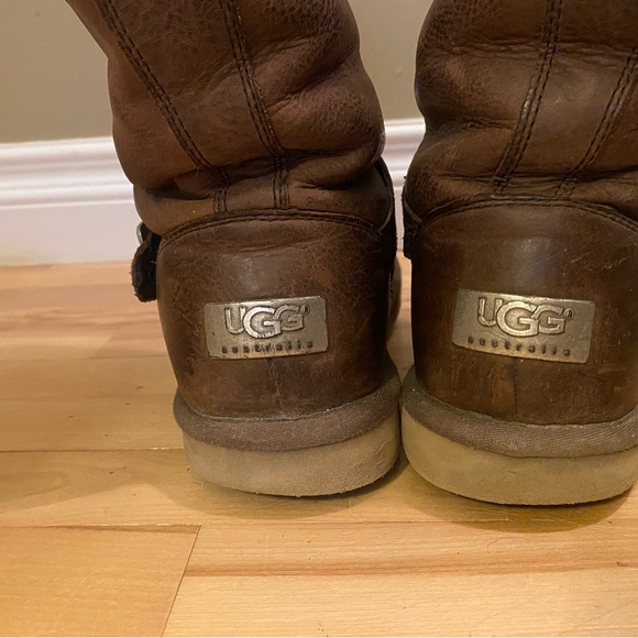 Ugg Kensington Boot - GUC - Size 9 - Picture 3 of 3